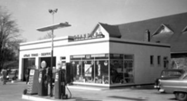 a car parked on the side of a building